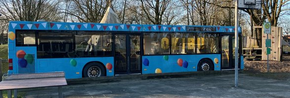 Der blaue Geburtstagsbus in ganzer Pracht. Foto: Stadt Oldenburg