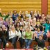 Vorschau: Gruppenfoto aller Teilnehmenden am Tanztheater "Aus der Neuen Welt". Foto: Jörg Sarbach