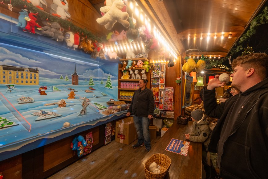 Sascha Stüber Das Schneeballwerfen auf dem Lamberti-Markt 2025. Foto: Sascha Stüber