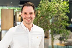 Daniel Peters ist Geschäftsführer des Fliesenfachgeschäfts Thomas Lustig GmbH & Co. KG. Foto: Thomas Lustig