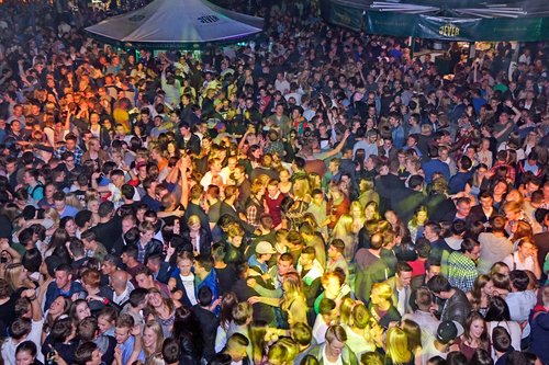 Mehr Menschen auf einem Fleck geht fast nicht: Das Stadtfest 2014 zog die Massen in den Bann. Foto: Sascha Stüber Foto: Sascha Stüber