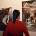 Vorschau: Besucherinnen vor einem Werk von Sükran Moral. Foto: Haus für Medienkunst Oldenburg