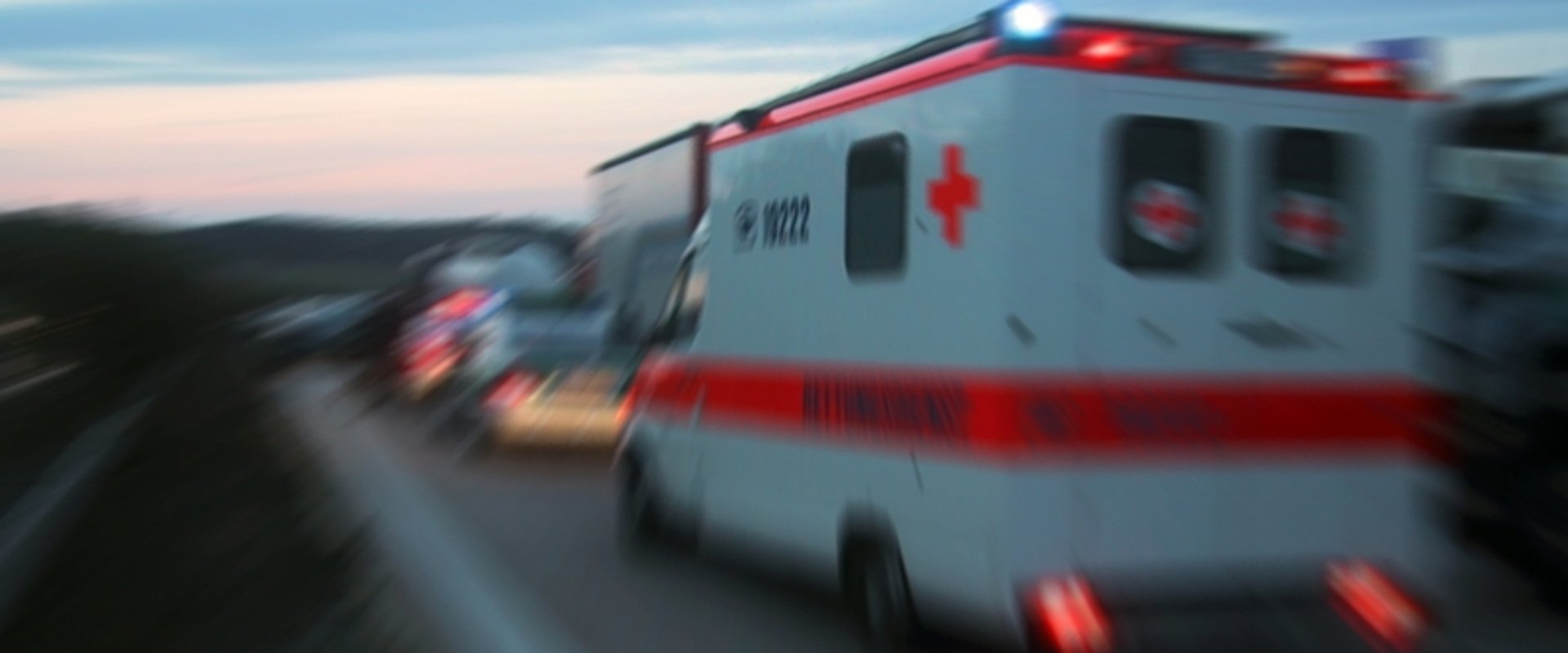 Rettungswagen auf dem Weg zum Notfall. Foto: Gerd Altmann/Pixelio