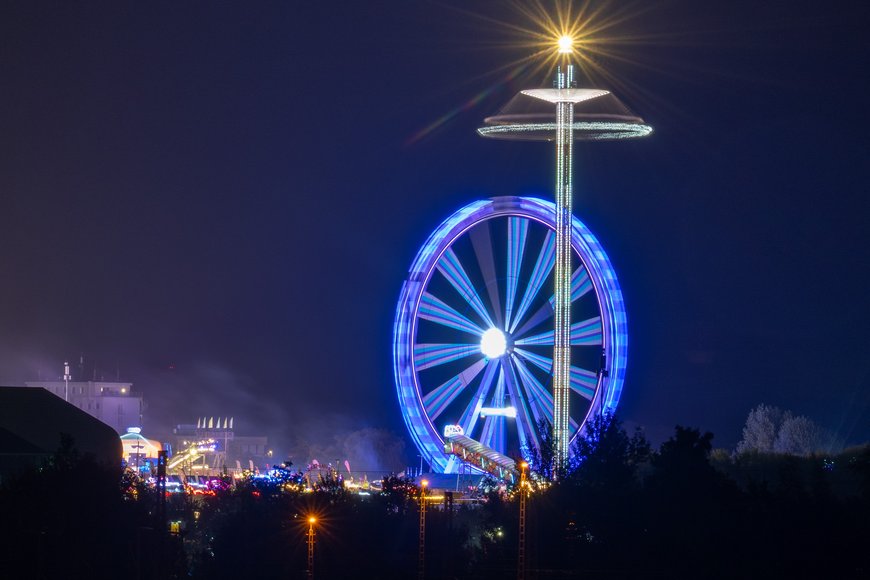Riesenrad und Nordic Tower auf dem Kramermarkt 2025. Foto: Sascha Stüber