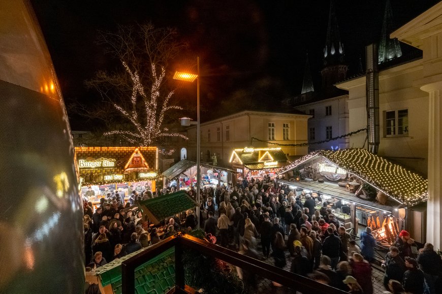 Blick über den Schloßplatz beim Lamberti-Markt 2025. Foto: Sascha Stüber