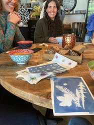 gemeinschaftlicher Ausklang beim Mittagessen mit den Kunstwerken der Teilnehmenden. Foto: Stadt Oldenburg