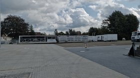 Der Riesenrad-Aufbau für den Kramermarkt 2025 hat begonnen. Foto: Stadt Oldenburg