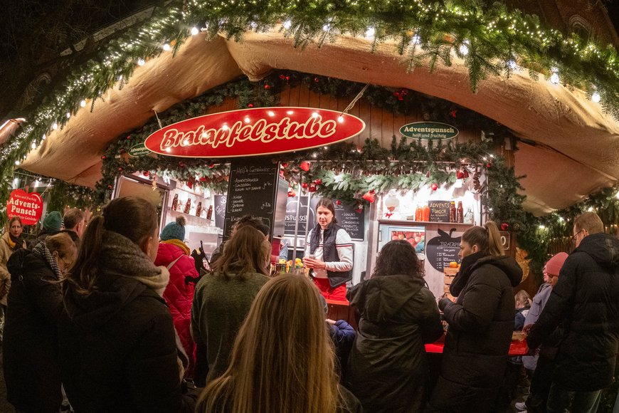 Die Bratapfel-Stube auf dem Lamberti-Markt 2024. Foto: Sascha Stüber