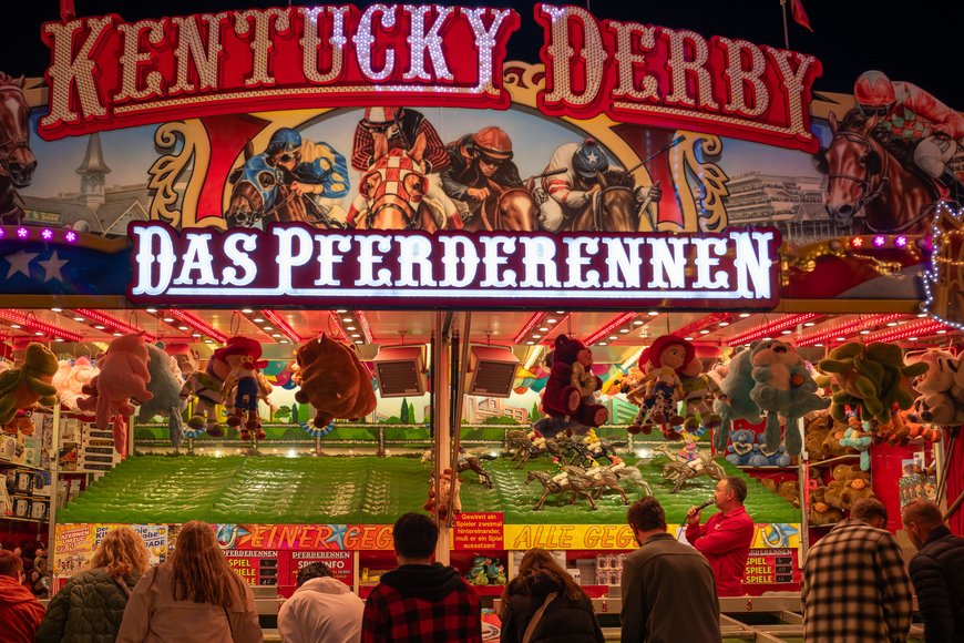 Das Pferderennen „Kentucky Derby“ auf dem Kramermarkt 2026. Foto: Sascha Stüber