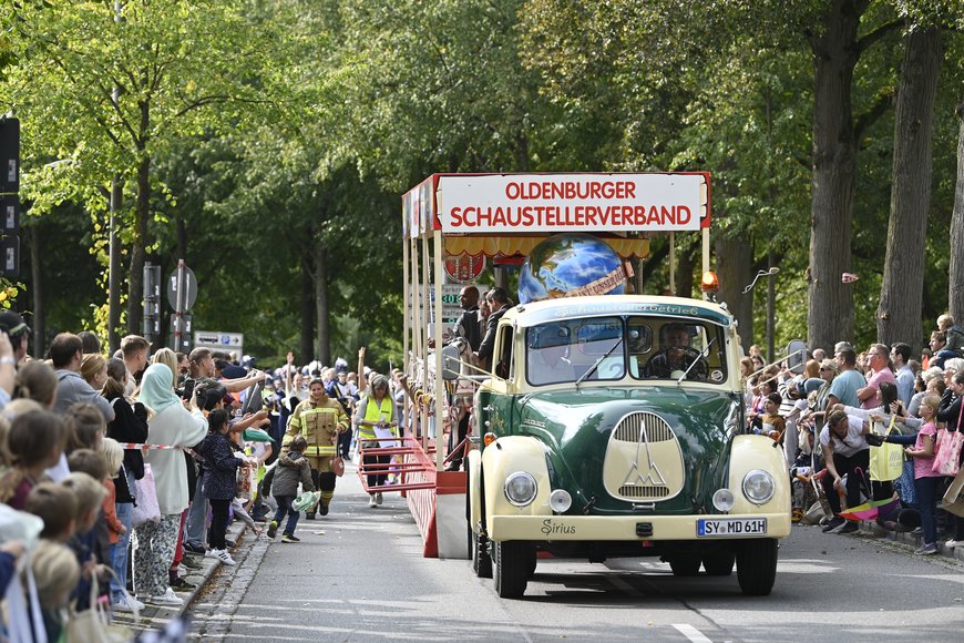 Umzugsbeitrag des Schaustellerverbandes. Foto: Sascha Stüber