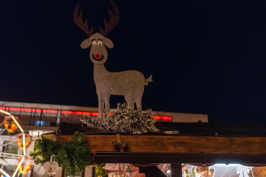 Deko-Elch auf einer Hütte auf dem Lamberti-Markt 2023. Foto: Sascha Stüber