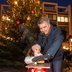 Vorschau: Oberbürgermeister Jürgen Krogmann und Lamberti-Engel Alegra drücken den Buzzer zur Eröffnung des Lamberti-Marktes 2023. Foto: Sascha Stüber