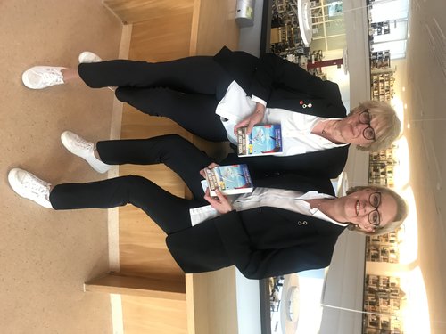 Cornelia Kuhnert und Christiane Franke lesen aus ihrem Buch. Foto: G. Kühn