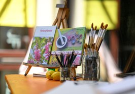 Pinsel und Bücher im Färber-Atelier in der Baumgartenstraße. Foto: Oldenburger Kunstschule/Izabela Mittwollen
