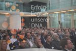 8.500 Entscheiderinnen und Entscheider von Oldenburger Unternehmen nahmen seit der Premiere 2004 am Netzwerktreffen Kontaktpunkt Wirtschaft teil. Stand: 31. Mai 2024 · Quelle: Stadt Oldenburg. Foto: Mohssen Assanimoghaddam