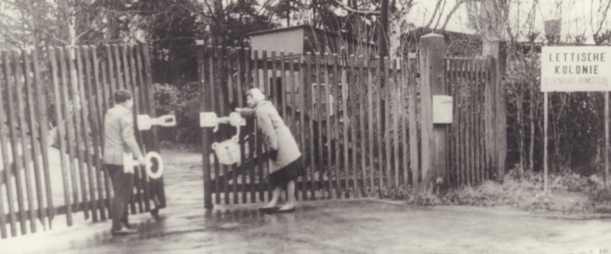 Eingangstor von der Lettischen Kolonie am Rennplatz in Ohmstede. Foto: Stadtmuseum/H. Sokolowsky 