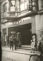 Boykott jüdischer Geschäfte, hier des Kaufhauses Wohl-Wert in der Schüttingstraße. Foto: Stadtmuseum