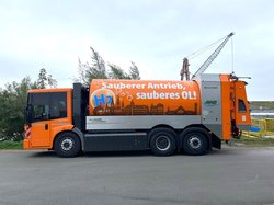 Das Wasserstofffahrzeug des AWB zeigt den Spruch „Sauberer Antrieb, sauberes OL!“. Foto: Stadt Oldenburg