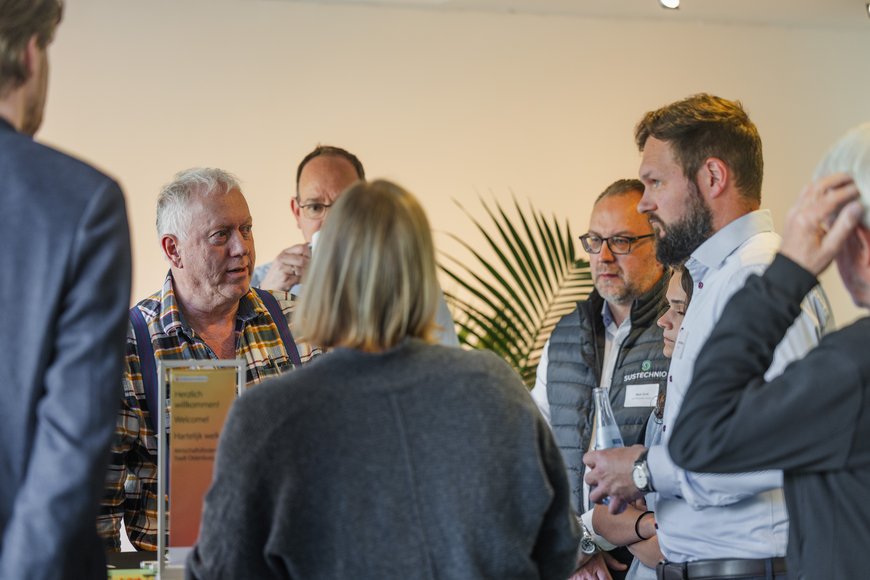 Teilnehmende diskutieren über die Wasserstoff-Infrastruktur. Foto: Berca Foro & Video