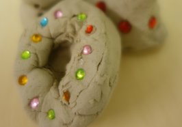 Einige der „Seelenschmeichler“ für den KinderKunstAutomaten. Foto: Stadt Oldenburg