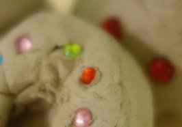 Einige der „Seelenschmeichler“ für den KinderKunstAutomaten. Foto: Stadt Oldenburg