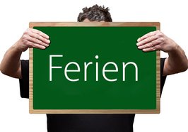 Tafel mit Schriftzug Ferien. Foto: Gabriele Rohde/Fotolia.com