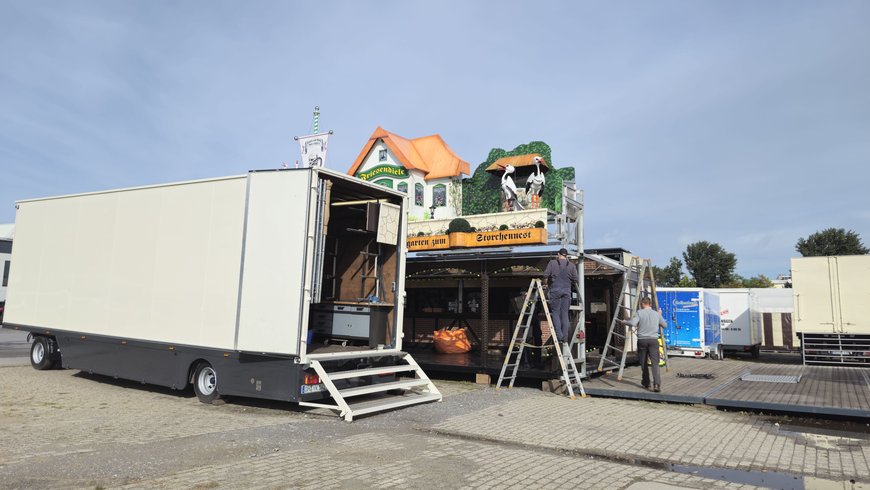 Der Aufbau der Friesendiele auf dem Kramermarkt am 17. September 2025. Foto: Stadt Oldenburg
