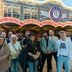Vorschau: Eine Besuchergruppe vor dem Café Keese auf dem Kramermarkt 2026. Foto: Sascha Stüber
