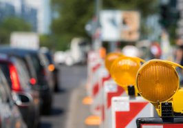 Eine Baustelle am Straßenrand. Foto: Rainer Fuhrmann/Fotolia.com