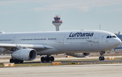 An der Flugzeugnase des Airbus A330-300 der Lufthansa ist der Name „Oldenburg“ gut zu lesen. Foto: Lufthansa Group