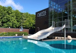 Becken mit Rutsche im OLantis Freibad. Foto: OLantis