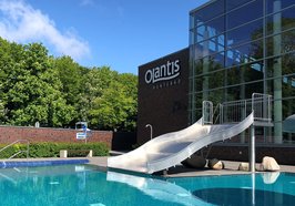 Becken mit Rutsche im OLantis Freibad. Foto: OLantis