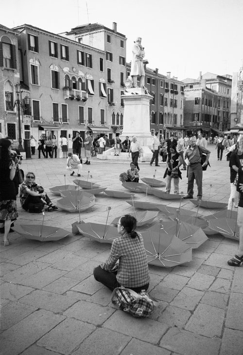 CODE:RED The Red Umbrella March, Venice © Tadej Pogačar 2001