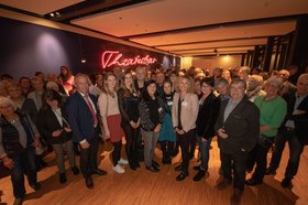 Die Fachstelle Bürgerschaftliches Engagement lud zur Weihnachtsfeier in die Theaterbar des Staatstheaters ein. Foto: Sascha Stüber Die Fachstelle Bürgerschaftliches Engagement lud zur Weihnachtsfeier in die Theaterbar des Staatstheaters ein. Foto: Sascha Stüber
