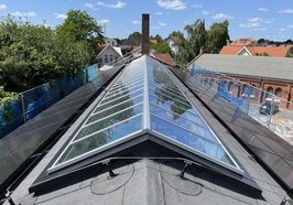 Denkmalschutz und Klimaschutz vereint auf dem Dach der Alten Maschinenhalle am Pferdemarkt. Foto: Stadt Oldenburg