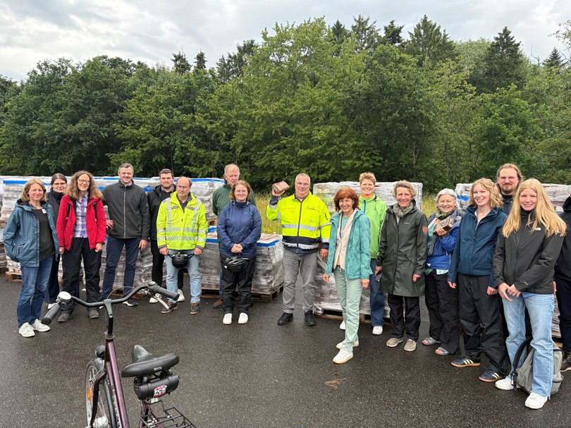 Rund 20 Projektpartnerinnen und Projektpartner zum Projektstart des Reallabors Urban Mining. Foto: Stadt Oldenburg Rund 20 Projektpartnerinnen und Projektpartner zum Projektstart des Reallabors Urban Mining. Foto: Stadt Oldenburg