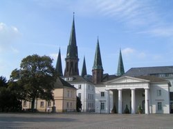 Die Schlosswache mit der Lambertikirche im Hindergrund. Foto: Stadt Oldenburg