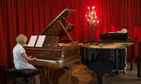 Tanz auf zwei Flügeln bei Piano Rosenkranz. Foto: Jan Goraj