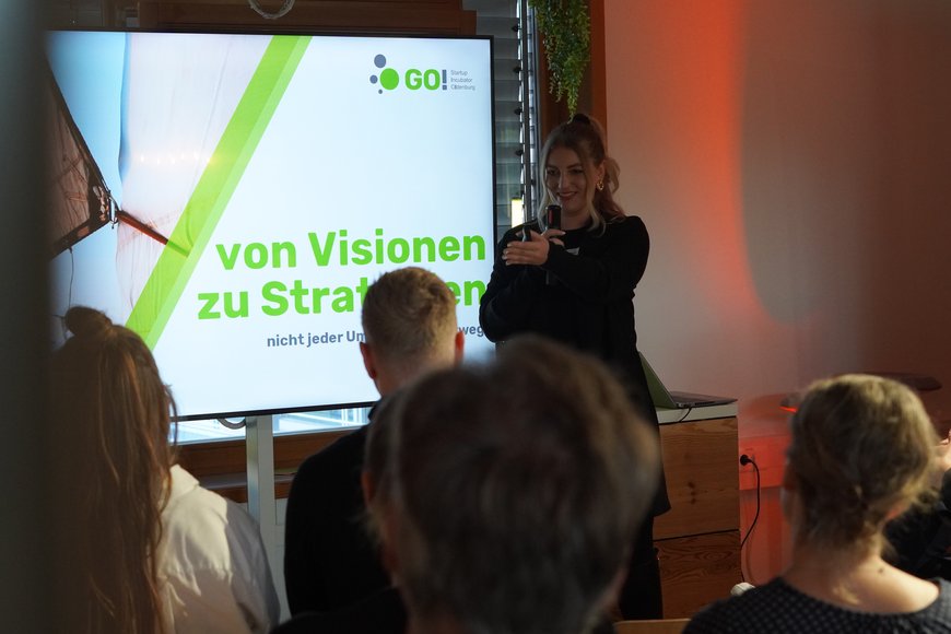 Maren Hengst vom GO! Startup Incubator erläutert den Prozess von Vision zu Strategie im Rahmen von Gründungsvorhaben. Foto: TGO/GO!
