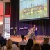 Vorschau: Eine Frau hält eine Rede. Foto: Sascha Stüber