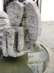 Detailaufnahme des Brunnens von Odo Reimann; sie sieht aus wie ein Elefantenkopf. Foto: Stadt Oldenburg