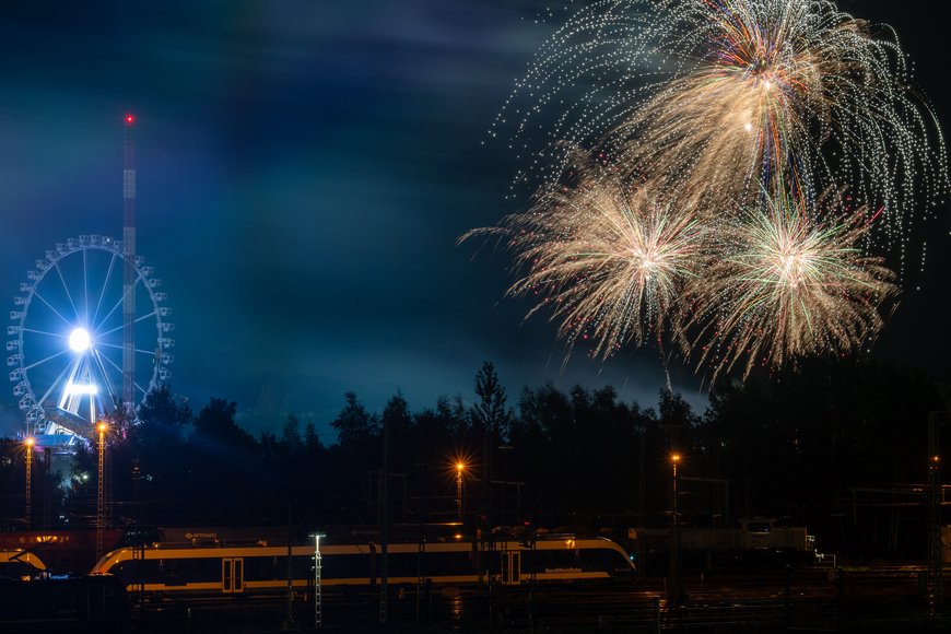 Riesenrad und Feuerwerk auf dem Kramermarkt 2025. Foto: Sascha Stüber