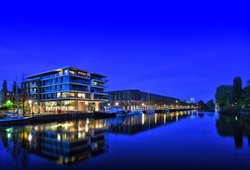 Blaue Stunde am Oldenburger Stadthafen. Foto: Blaue Stunde am Oldenburger Stadthafen. Foto: Hans-Jürgen Zietz