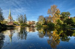 Oktober-Sonntag im Oldenburger Schlossgarten. Foto: Hans-Jürgen Zietz 