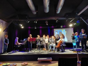 Kinder auf der Bühne. Foto: Stadt Oldenburg