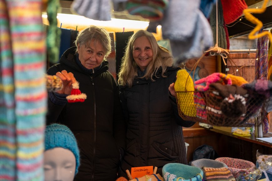 Sascha Stüber Besucherinnen an einer Hütte auf dem Lamberti-Markt 2025. Foto: Sascha Stüber