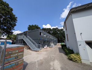 Ausweichquartier: Die Containeranlage „Süd“ entsteht auf dem Gelände des Schulzentrums an der Alexanderstraße 90. Foto: Stadt Oldenburg Ausweichquartier: Die Containeranlage „Süd“ entsteht auf dem Gelände des Schulzentrums an der Alexanderstraße 90. Foto: Stadt Oldenburg