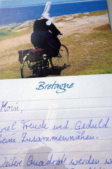 Für alle mit Fernweh gibt es gerade leider viel Gegenwind - beigelegte Postkarte zu Wollquadraten. Foto: Stadt Oldenburg.
