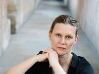 Portraitfoto der Schriftstellerin Kerstin Preiwuß- Foto: Isolde Ohlbaum Portraitfoto der Schriftstellerin Kerstin Preiwuß- Foto: Isolde Ohlbaum