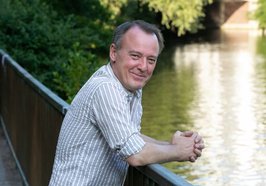 Portraitfoto des Schriftstellers Mirko Bonné. Foto: Beowuf Sheehan